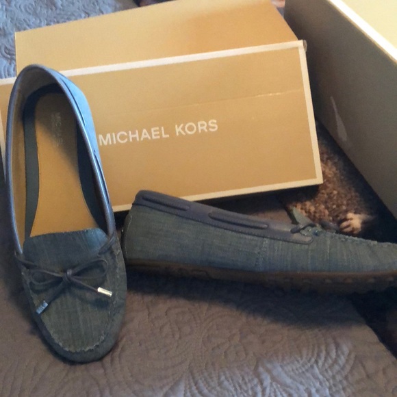 Shoes - Picture 2 of 3